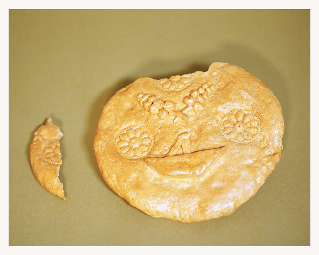 <p>2022/2024<br />
Family Constellations/<br />
Diasporaportraits as Symbolic Bread</p>
